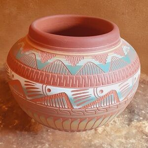Gorgeous Vintage Navajo Handmade Painted Etched Pottery Vase Signed Eo Whitegoat